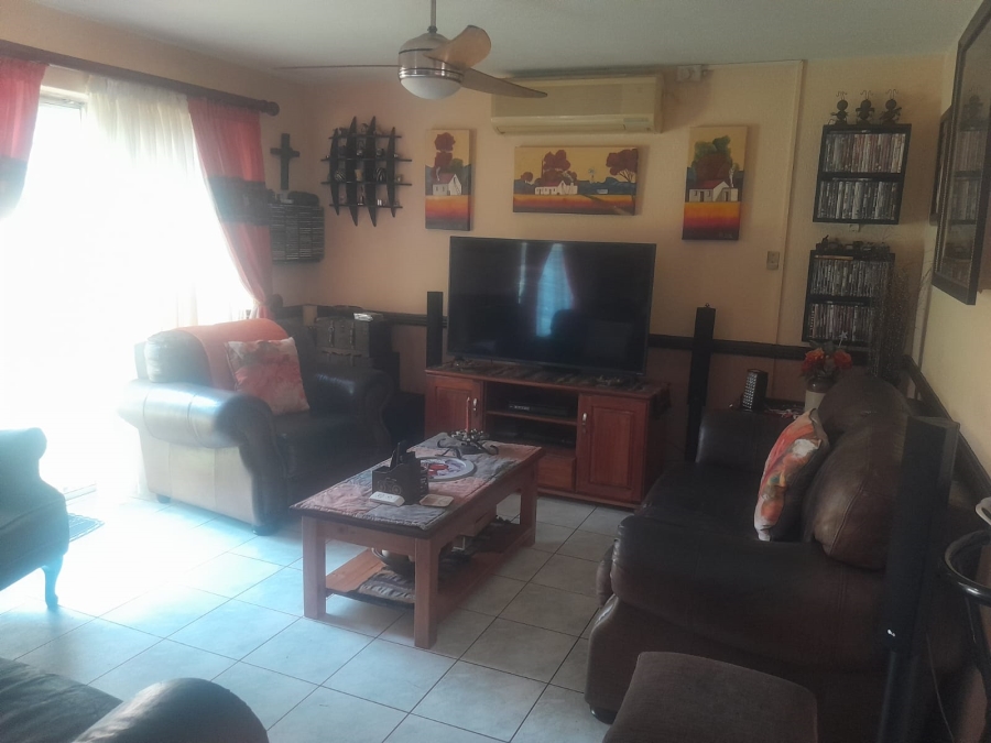 5 Bedroom Property for Sale in Heuwelsig North West